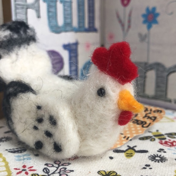 COPY - Set of 4 handmade needle felted chickens hens - Picture 12 of 16